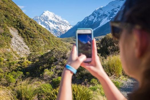 How many people use mobile phones in New Zealand? 