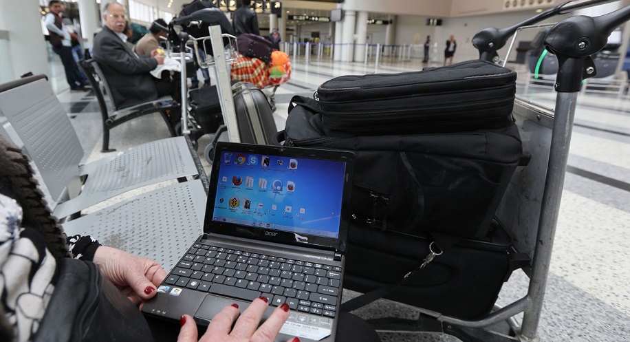 laptop while travelling